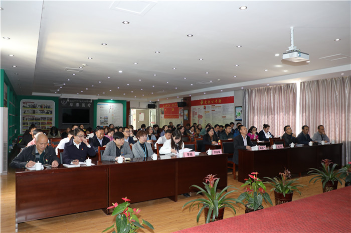 西藏阜康醫(yī)療黨委積極開(kāi)展“不忘初心、牢記使命”主題教育和“不忘合作初心，繼續(xù)攜手前進(jìn)”主題教育