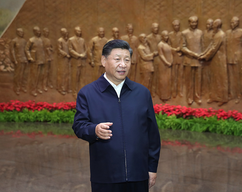 9月12日，中共中央總書(shū)記、國(guó)家主席、中央軍委主席習(xí)近平視察中共中央北京香山革命紀(jì)念地。這是習(xí)近平在香山革命紀(jì)念館參觀《為新中國(guó)奠基》主題展覽，并發(fā)表重要講話。